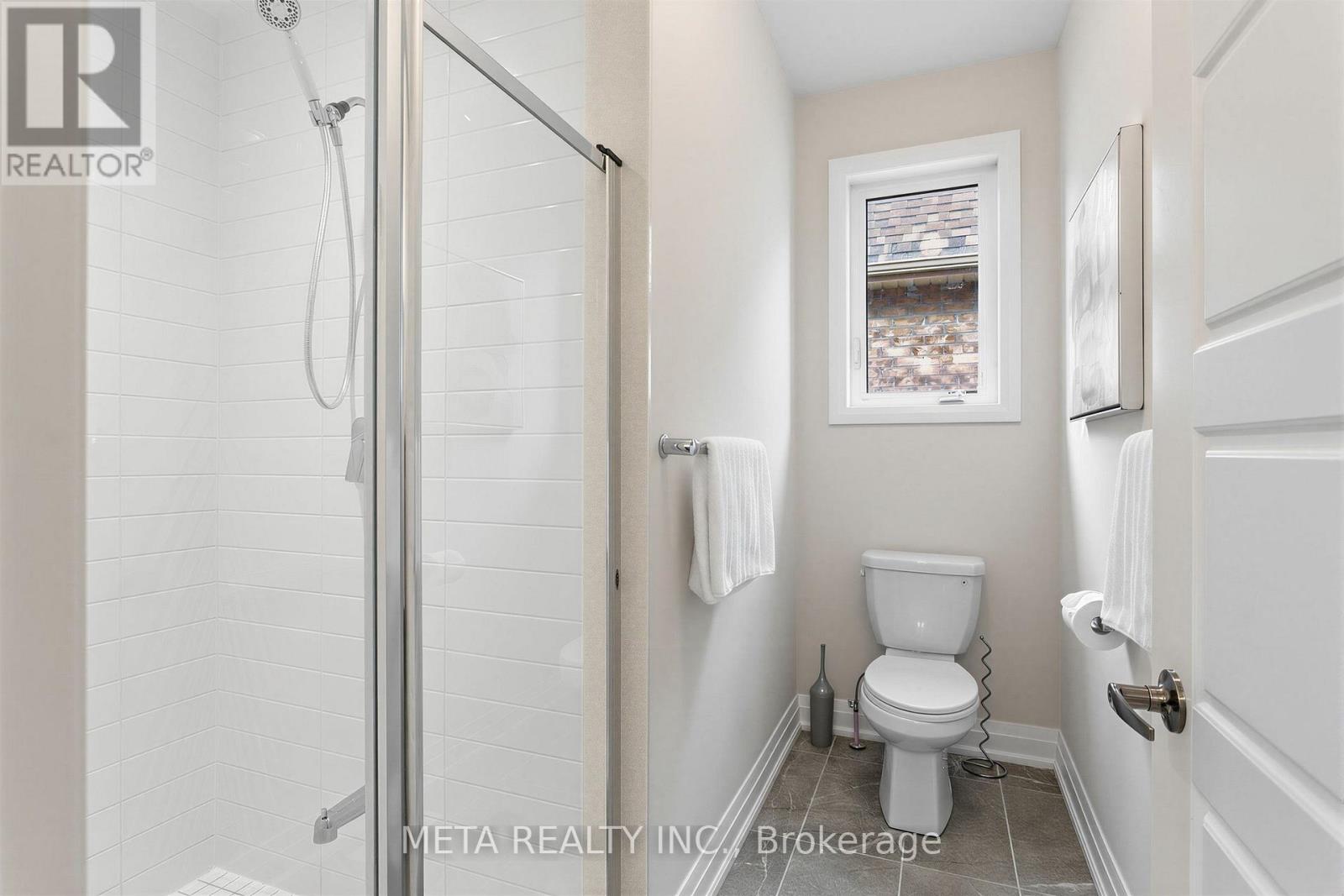 56 KLEES CRESCENT - 33