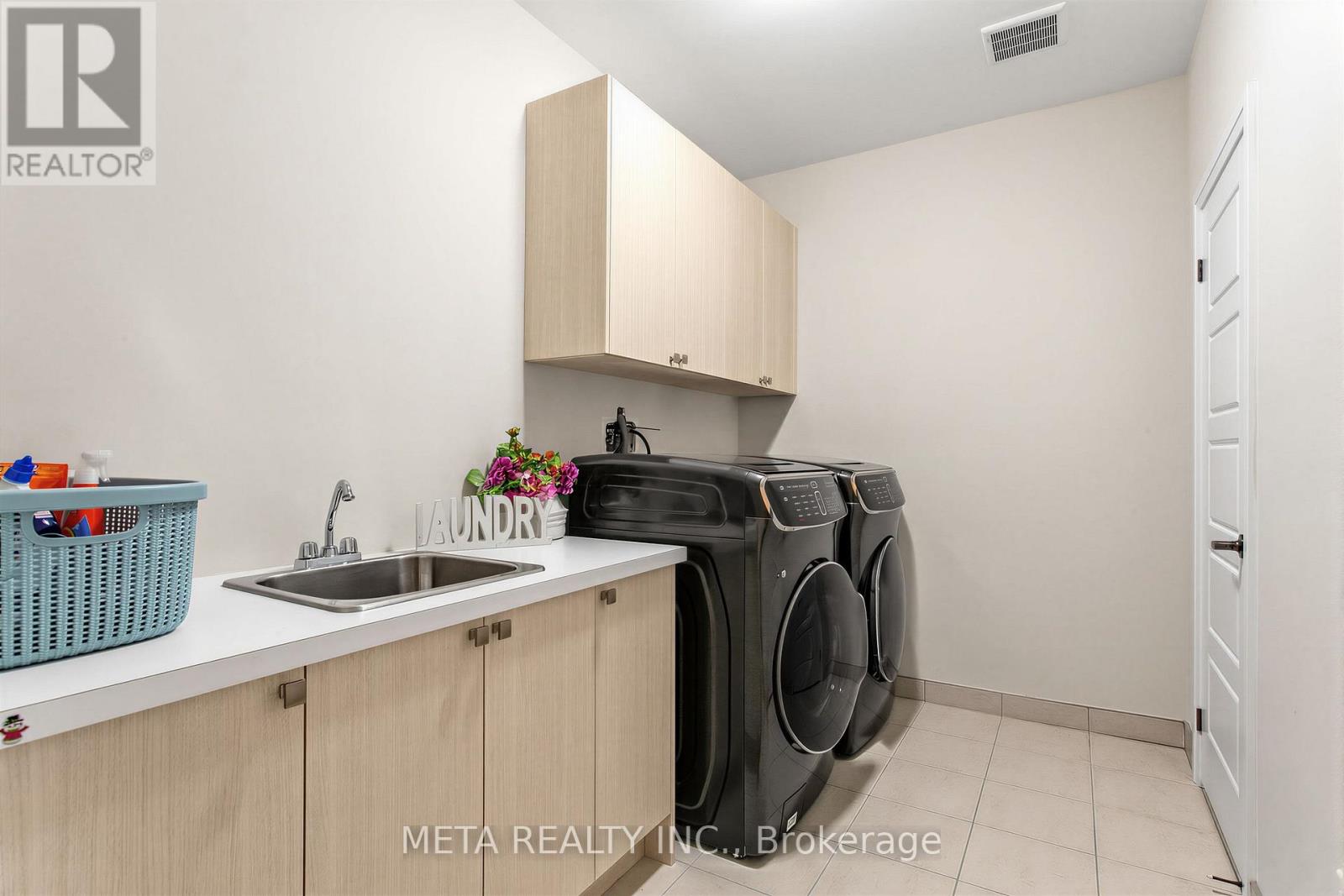 56 KLEES CRESCENT - 42