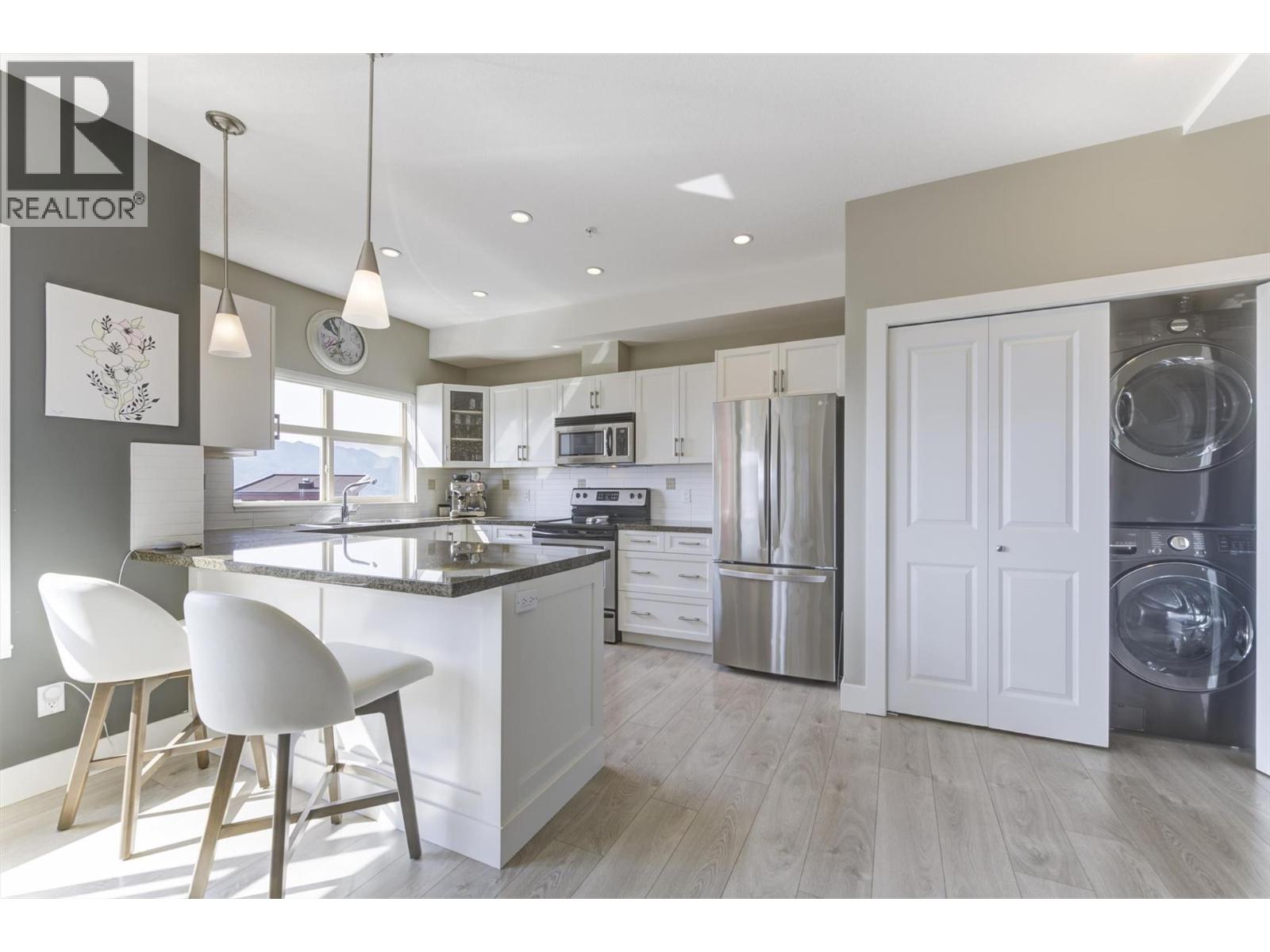 #304 3211 Skyview Lane - 10