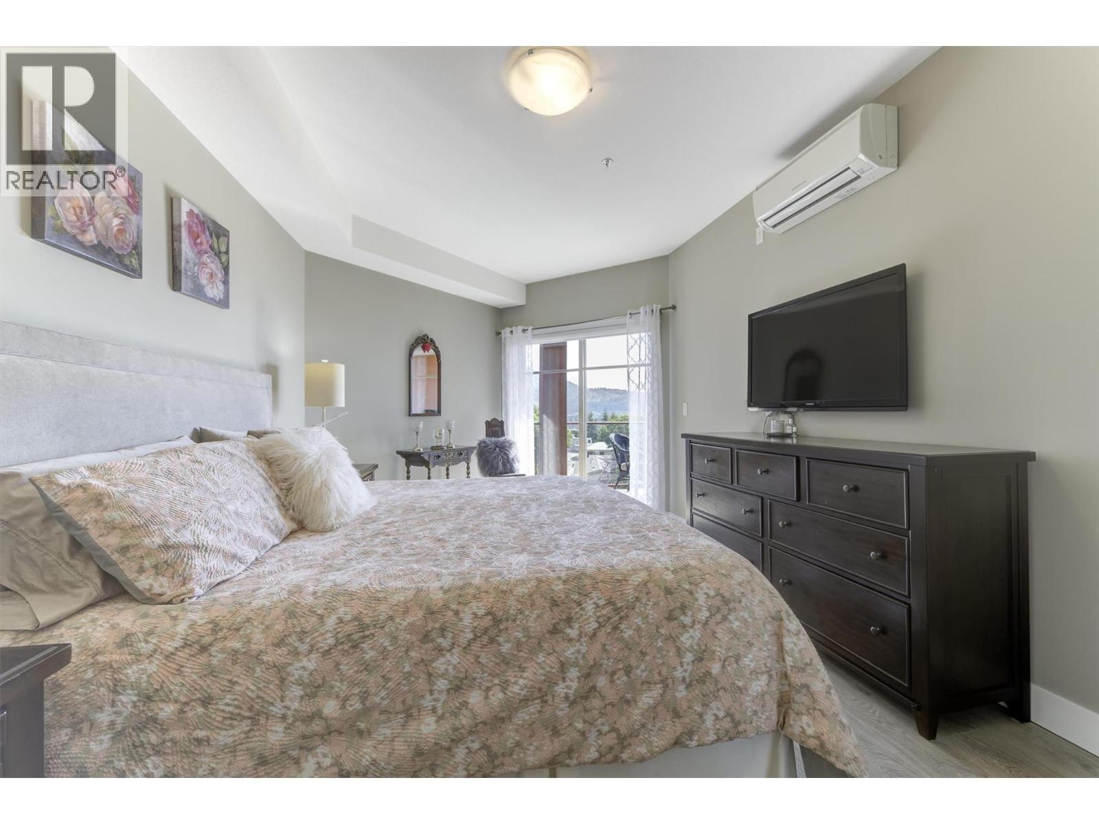 #304 3211 Skyview Lane - 23