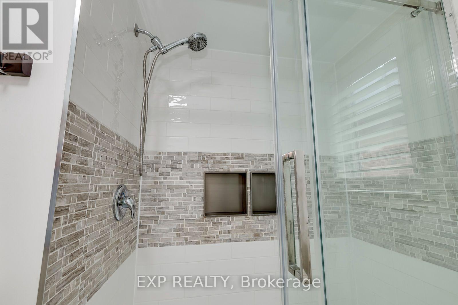 598 BESSBOROUGH DRIVE - 35