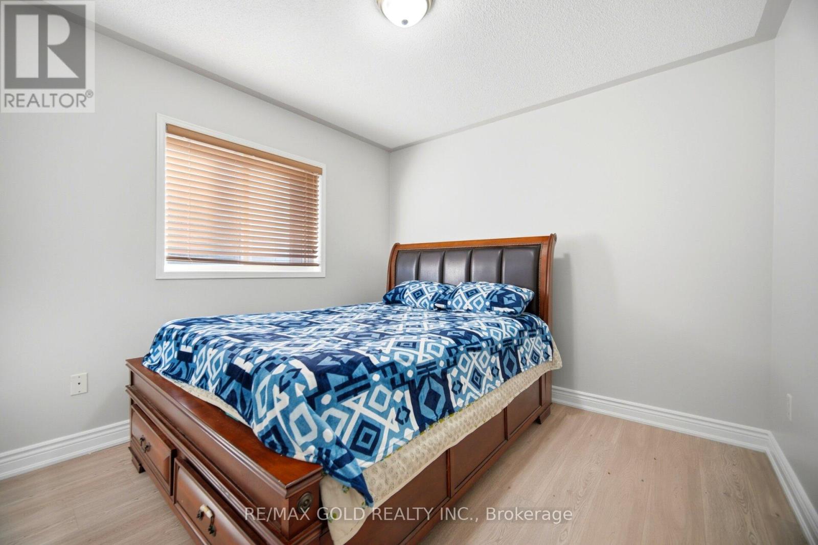 24 WHITEHOUSE CRESCENT - 29