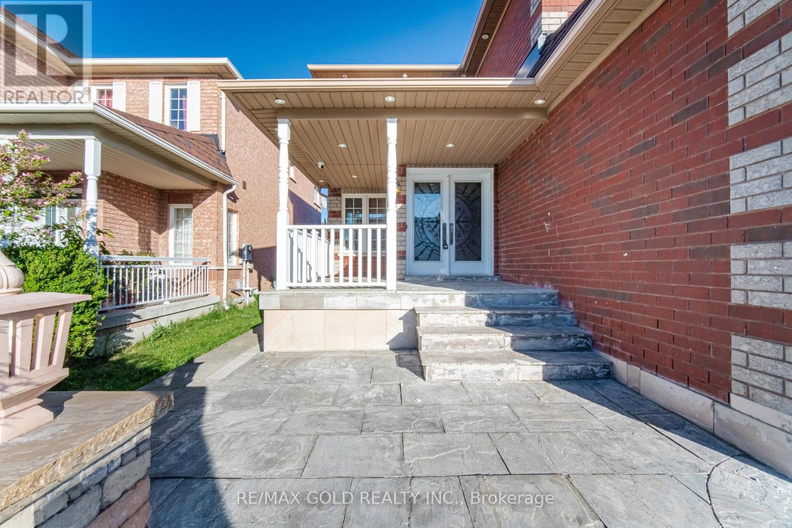 24 WHITEHOUSE CRESCENT - 3