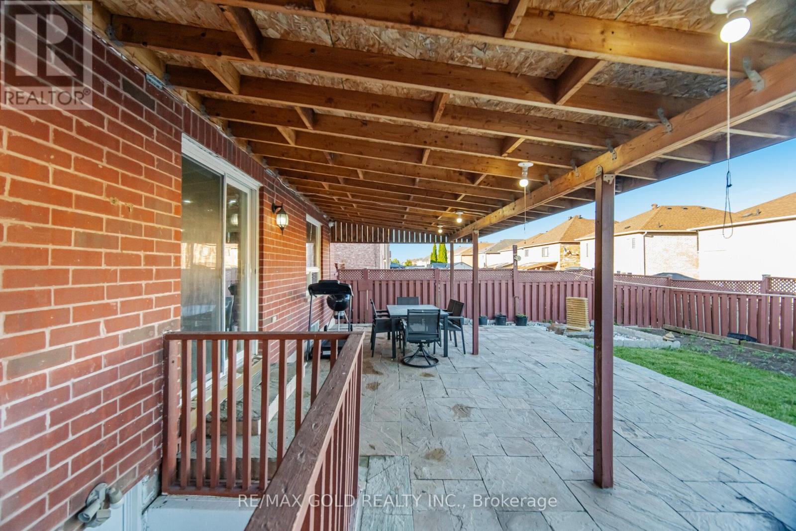24 WHITEHOUSE CRESCENT - 32