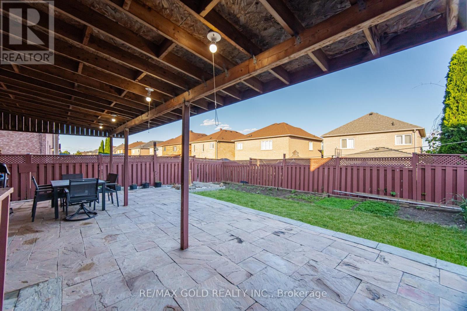 24 WHITEHOUSE CRESCENT - 33