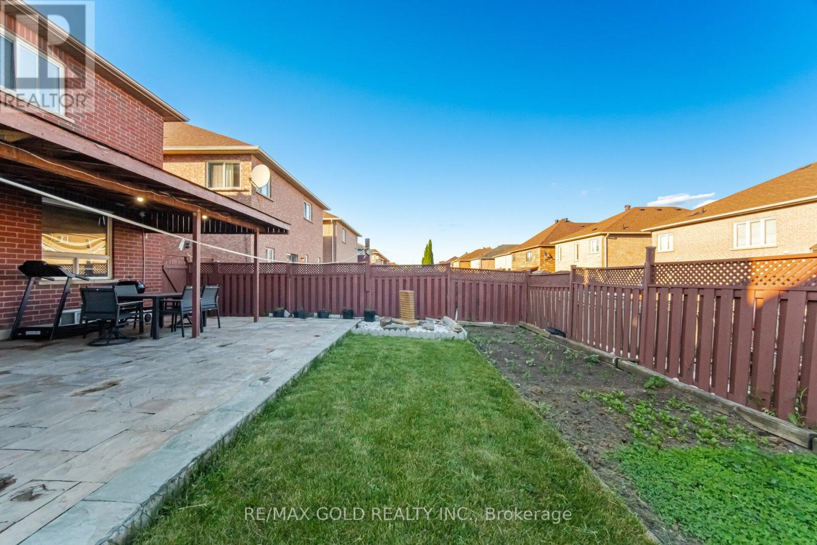 24 WHITEHOUSE CRESCENT - 34