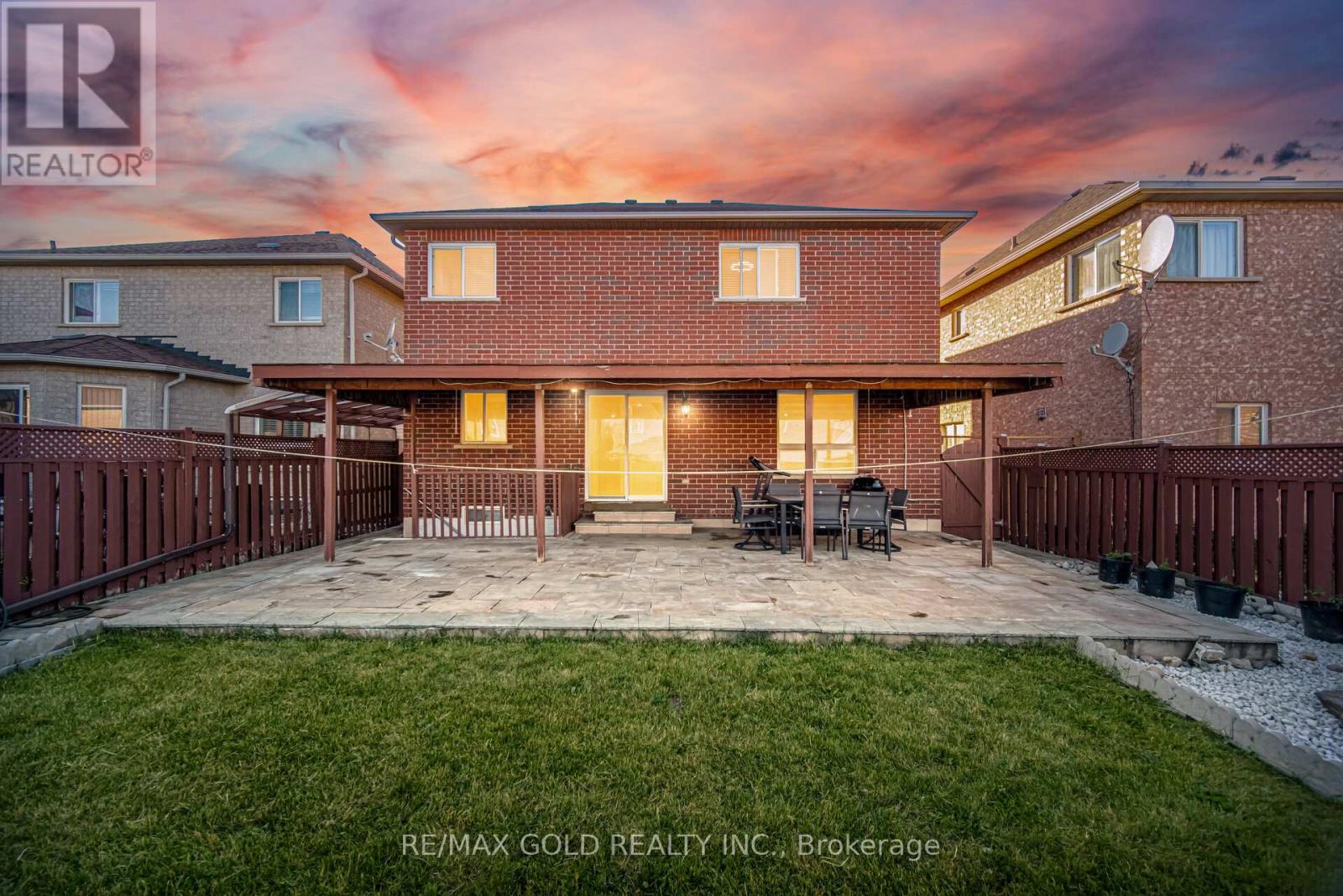 24 WHITEHOUSE CRESCENT - 36