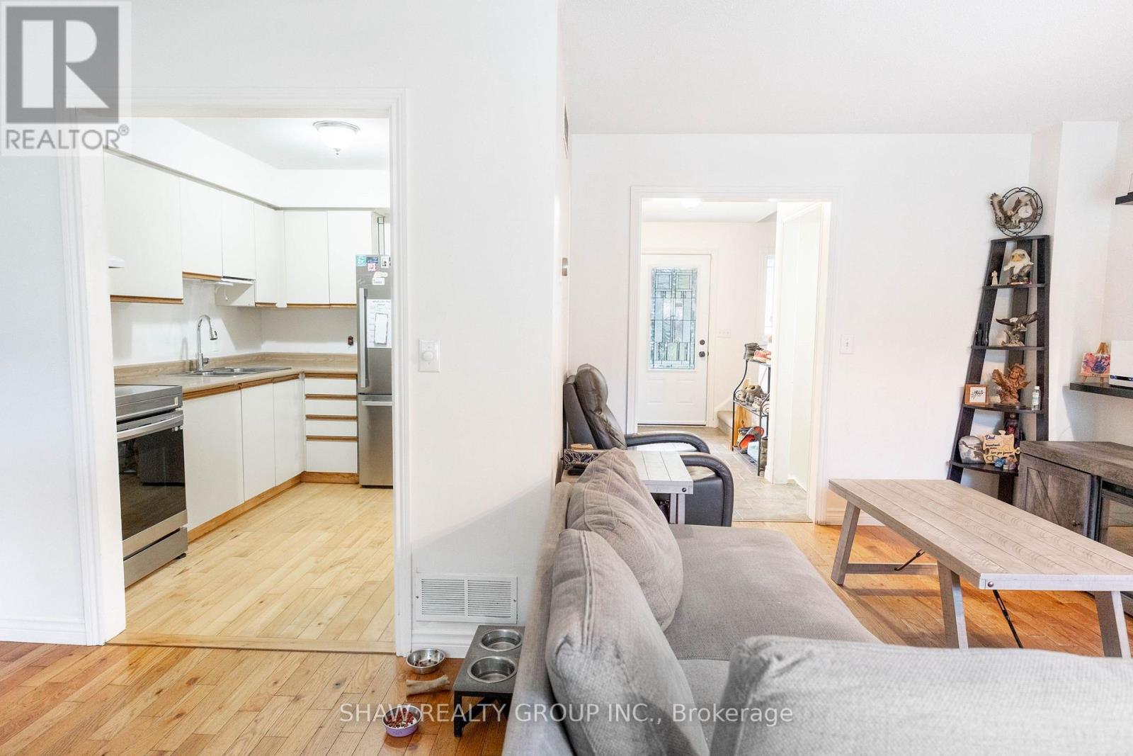10 EVERGREEN COURT - 11