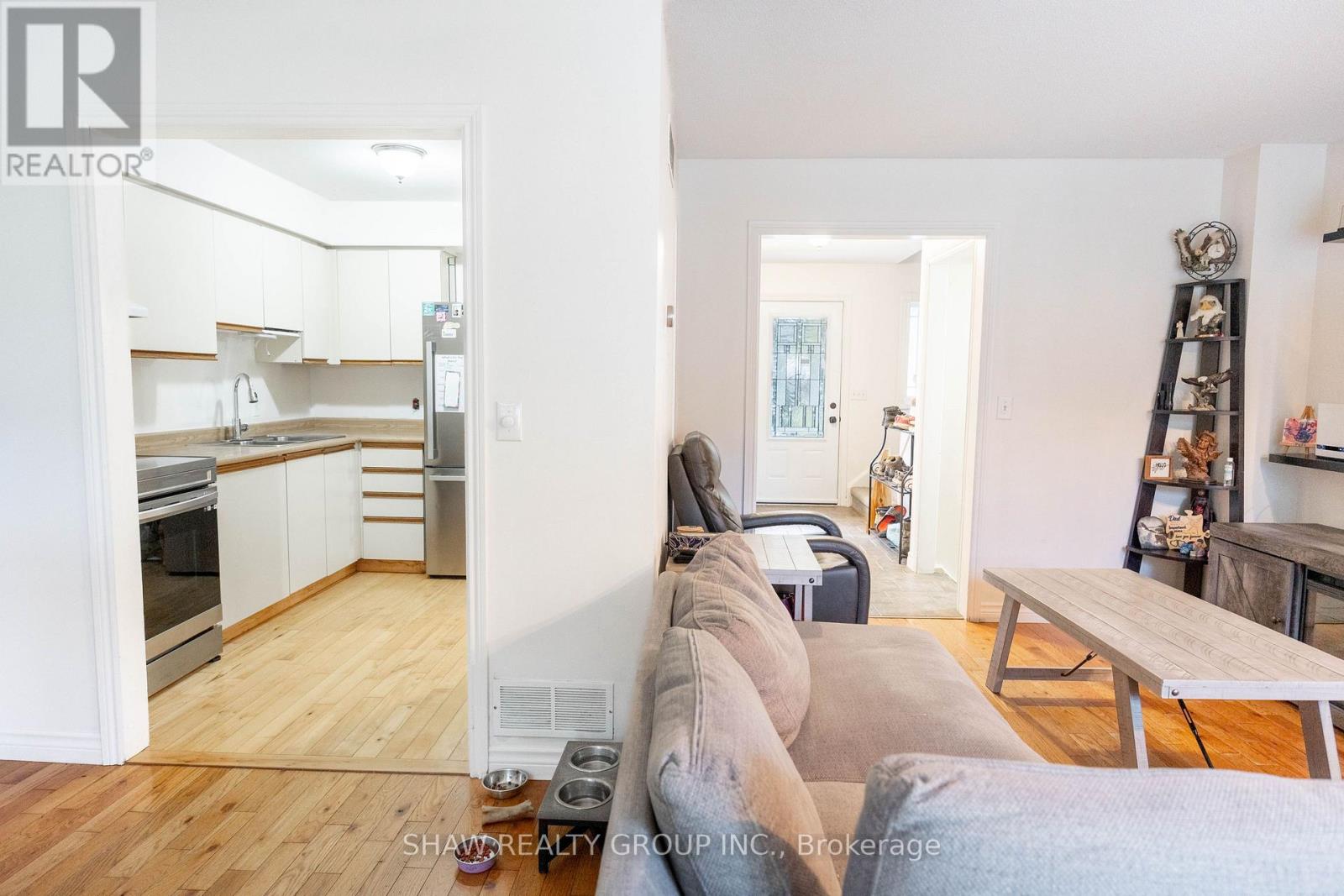10 EVERGREEN COURT - 12