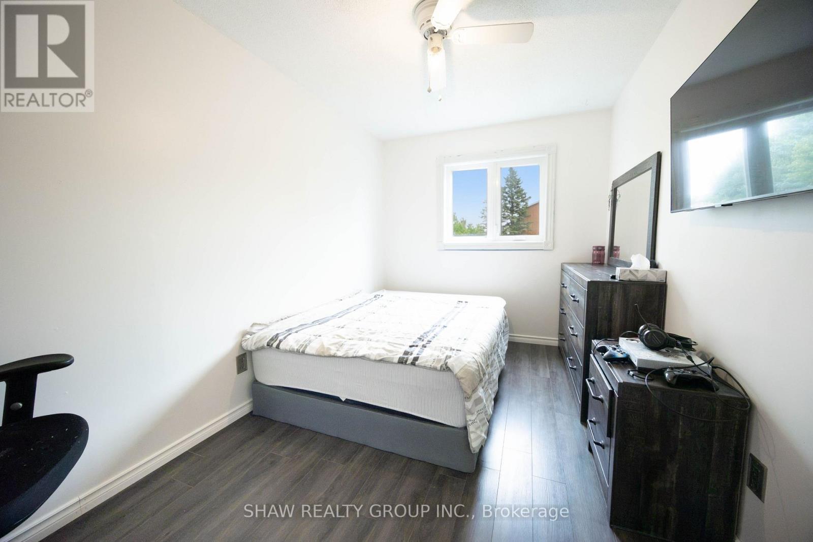10 EVERGREEN COURT - 21