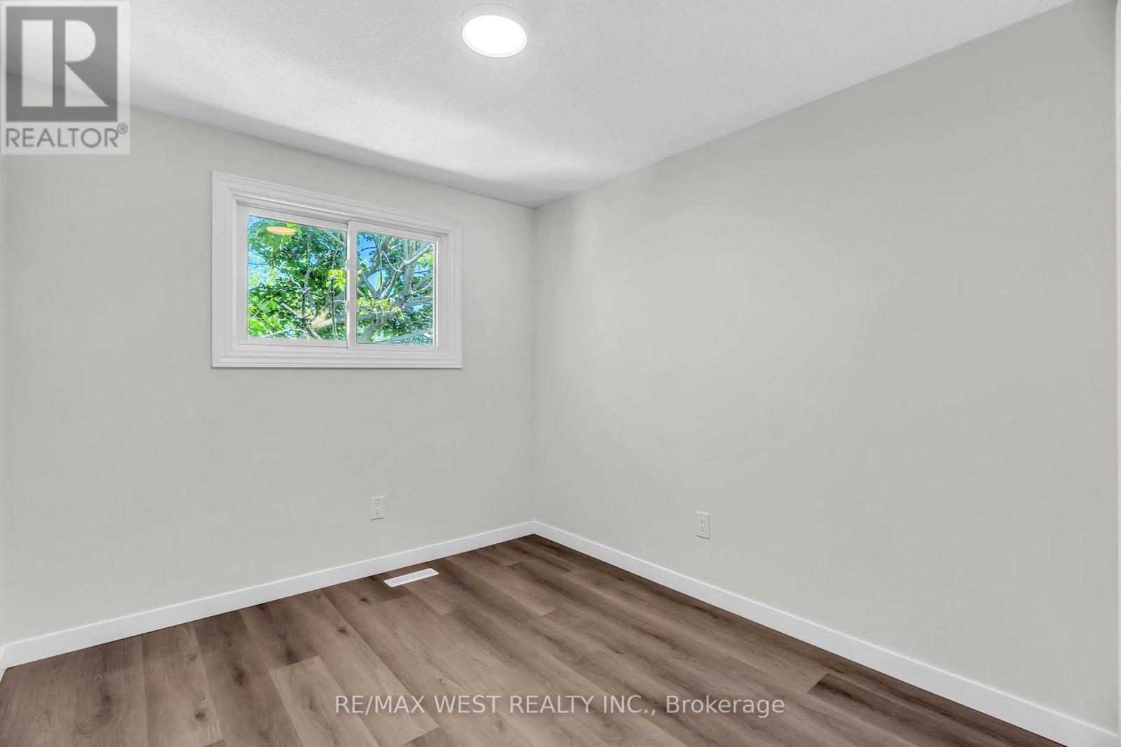 #69 1095 JALNA BOULEVARD - 19