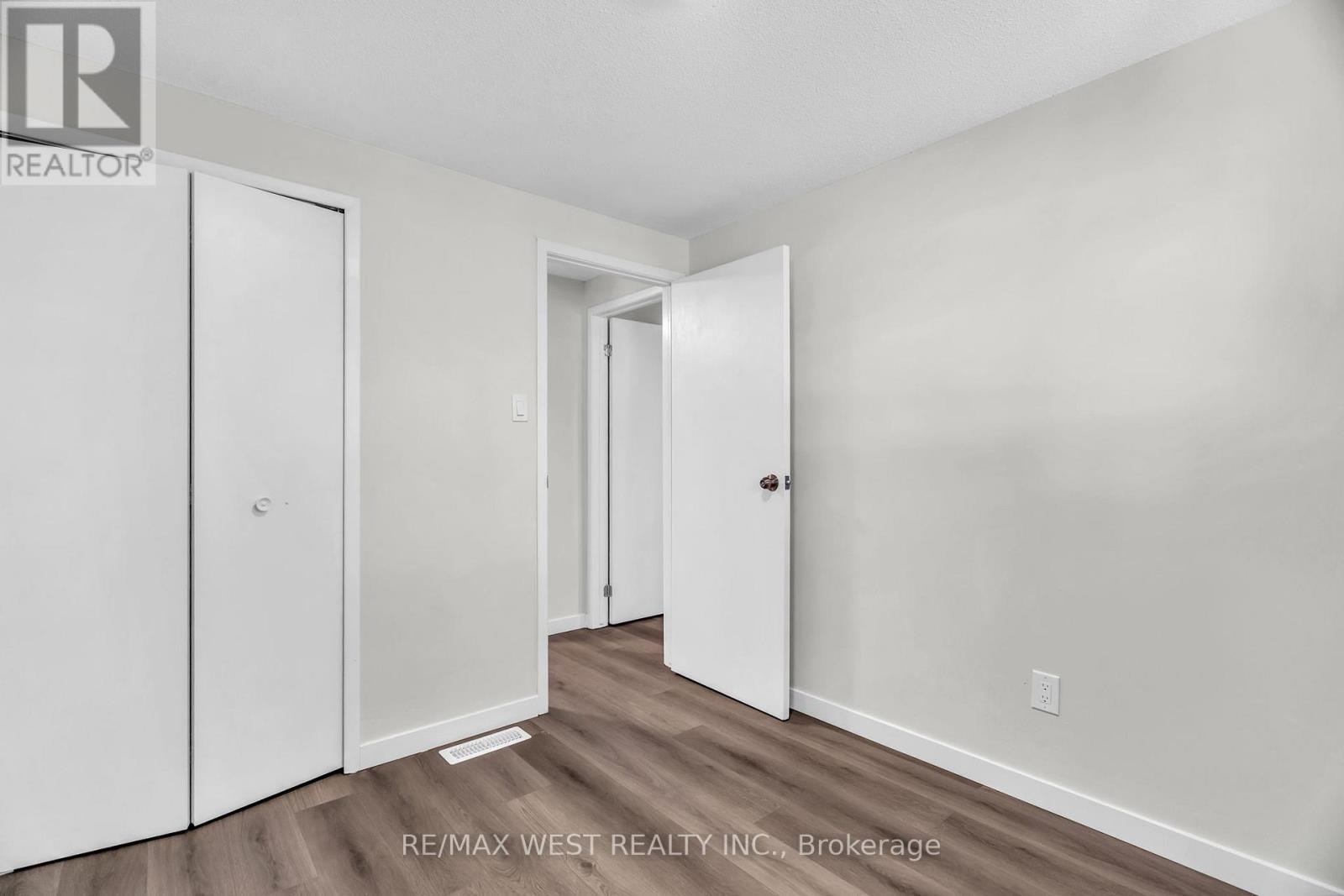 #69 1095 JALNA BOULEVARD - 20