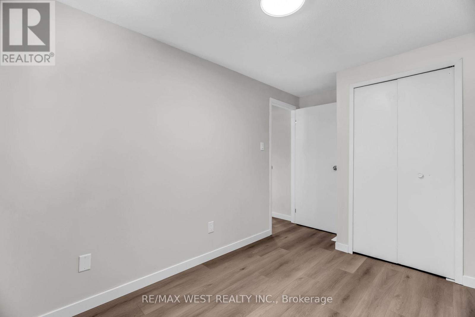 #69 1095 JALNA BOULEVARD - 22