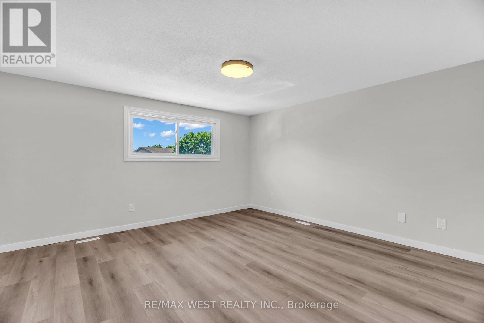 #69 1095 JALNA BOULEVARD - 23