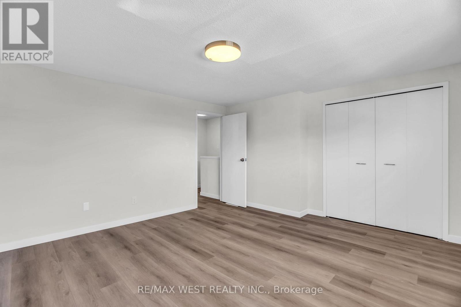 #69 1095 JALNA BOULEVARD - 24