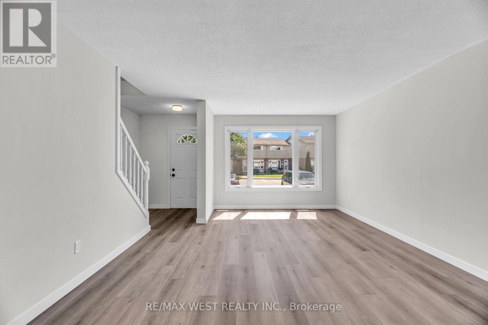 #69 1095 JALNA BOULEVARD - 6