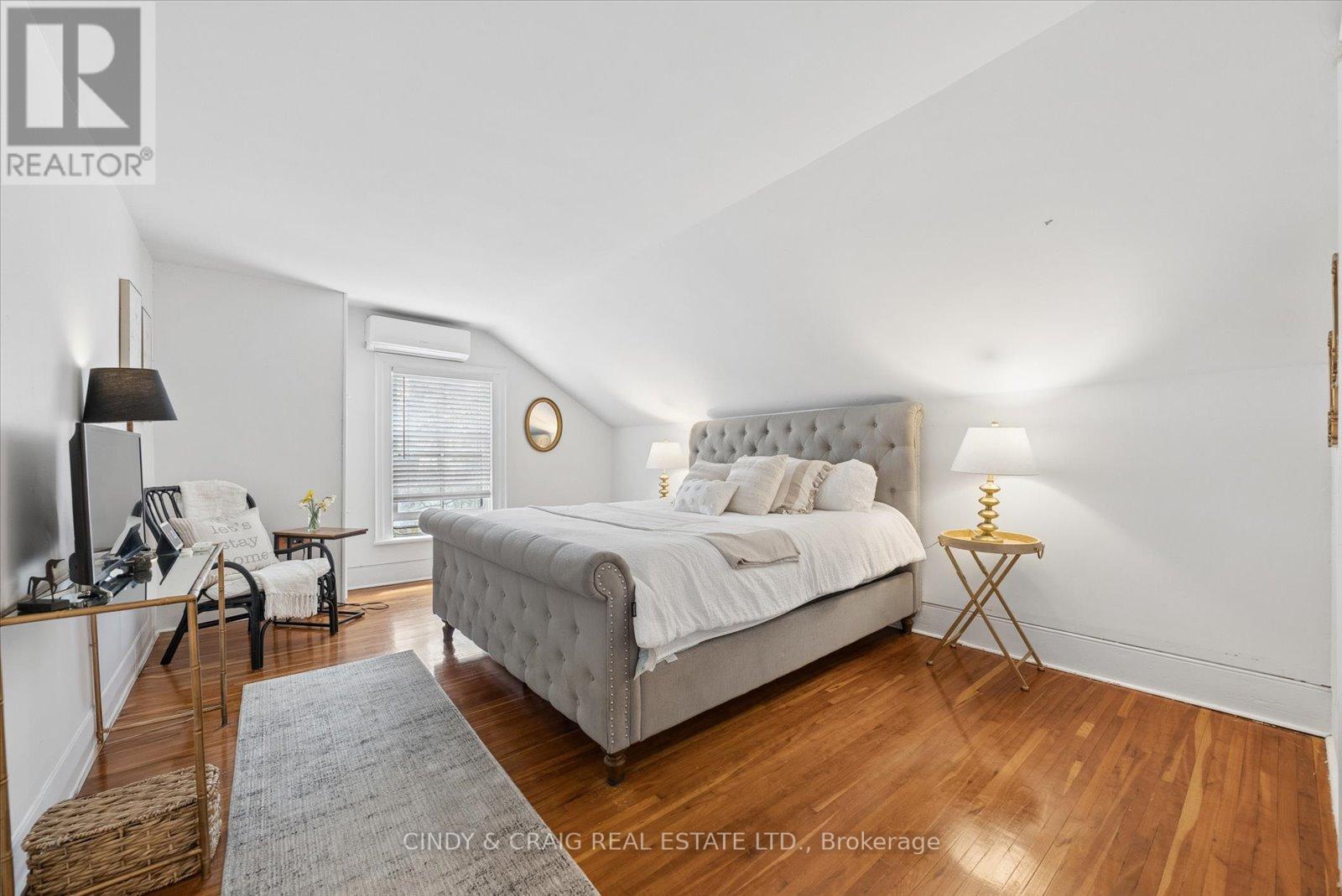 443 VICTORIA STREET - 11