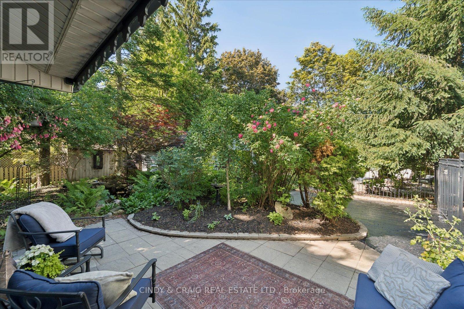 443 VICTORIA STREET - 18