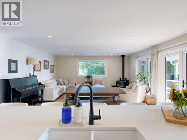 2158 ROBERTS ROAD, Powell River