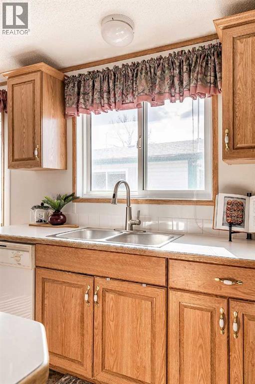 8, 1600 Strachan Road SE - 27