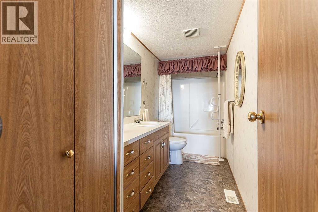 8, 1600 Strachan Road SE - 16