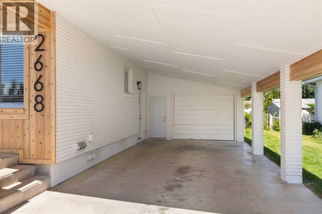 2668 Thompson Crescent SE - 40