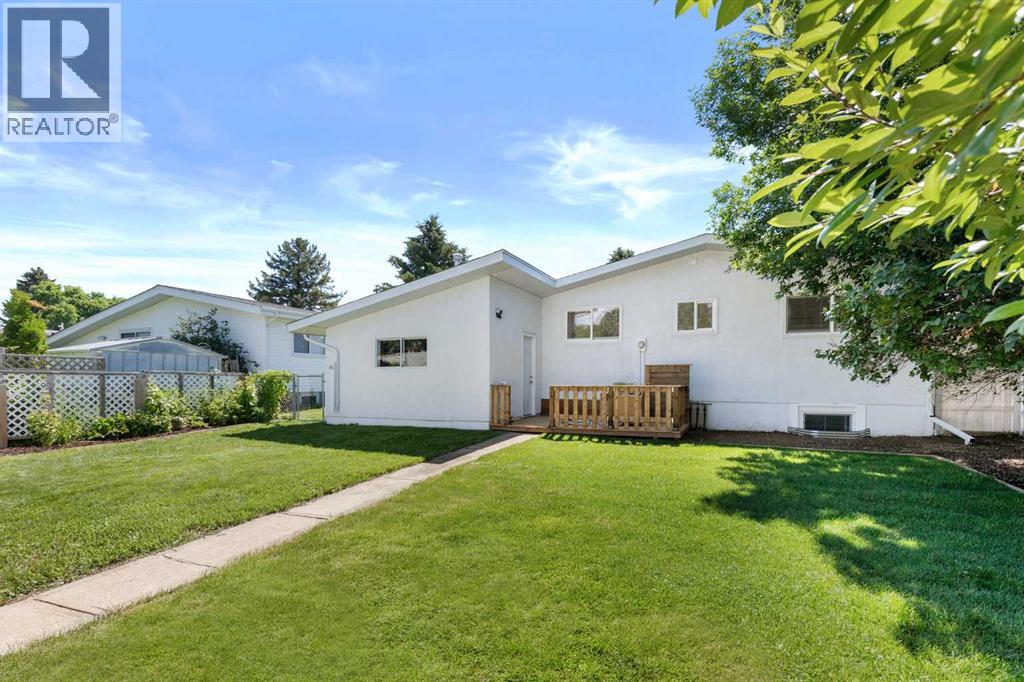 2668 Thompson Crescent SE - 46