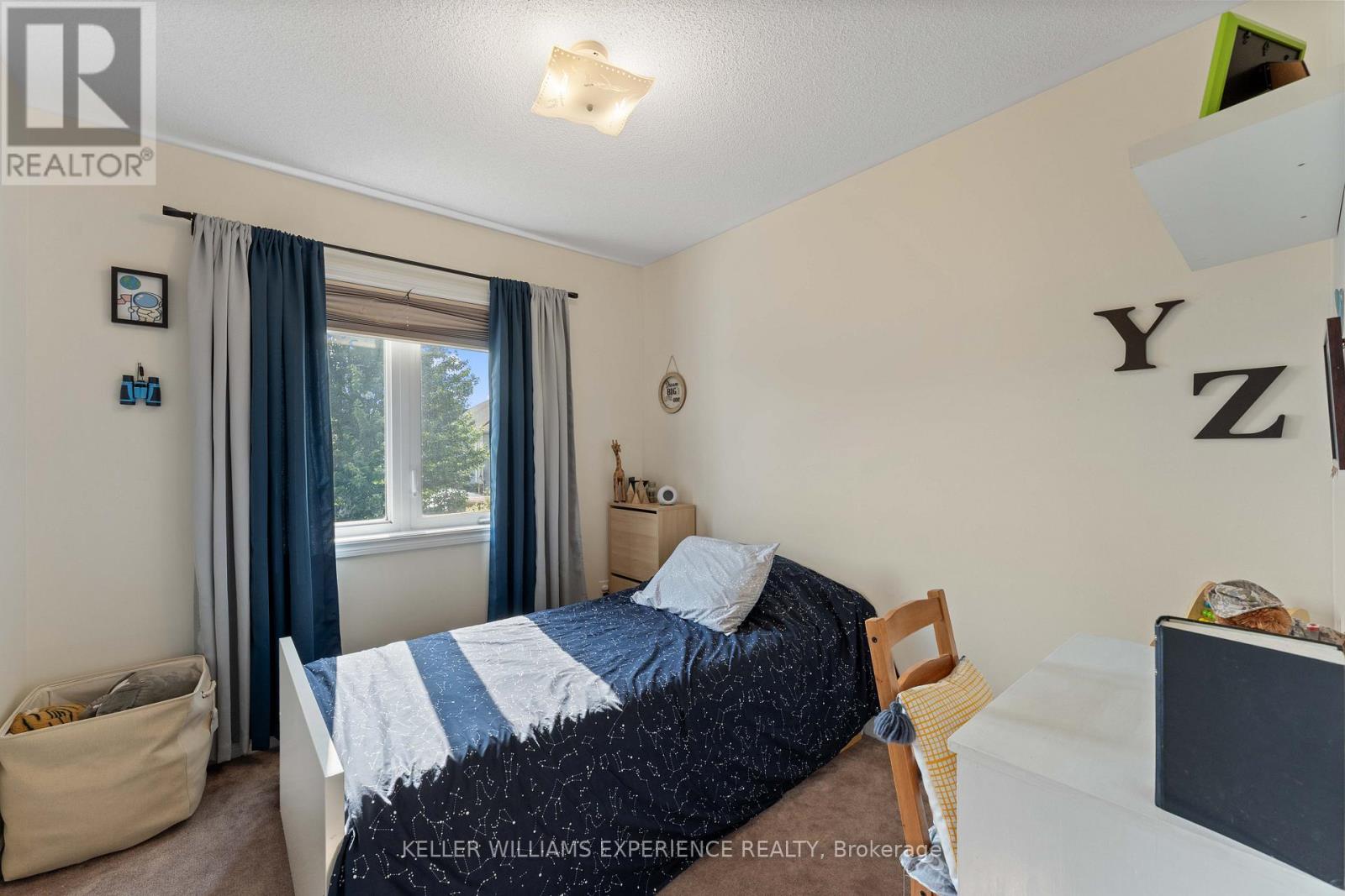 110 COLLIER CRESCENT - 14