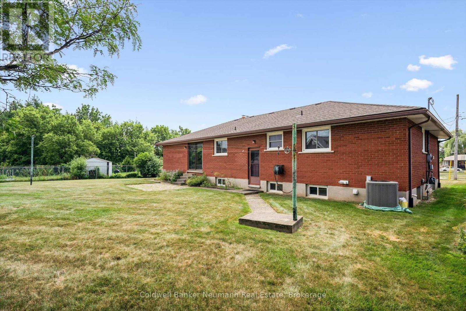 10 KARA LEE COURT - 36