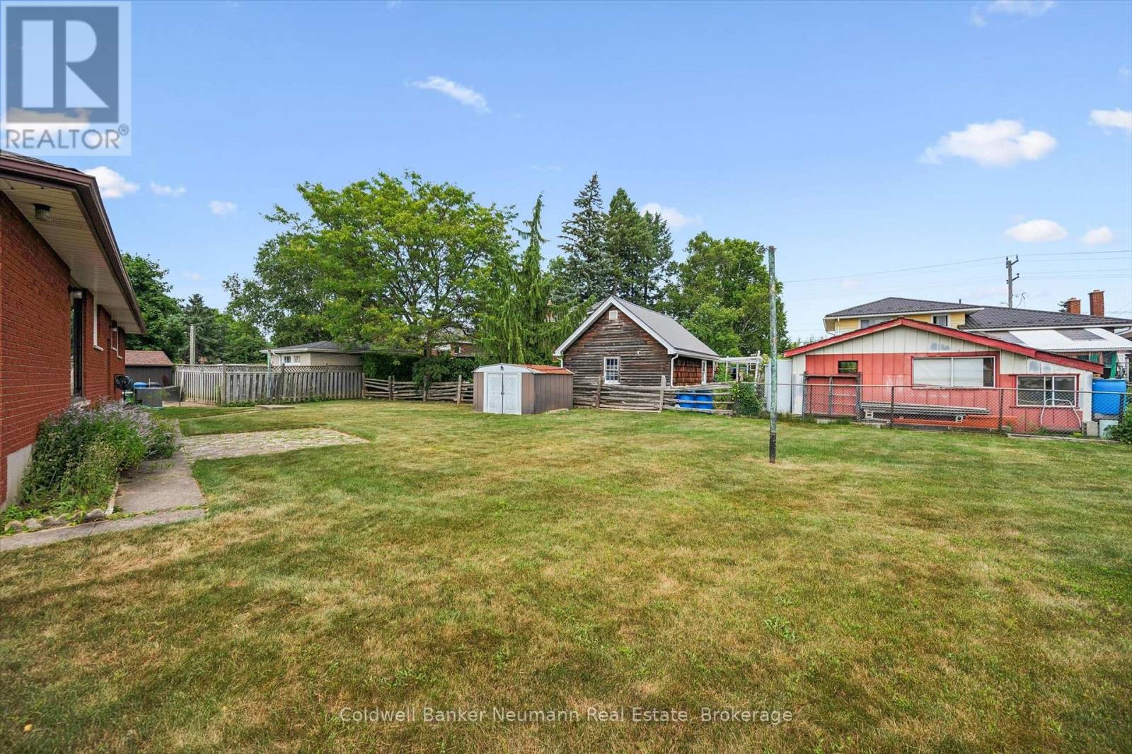 10 KARA LEE COURT - 42