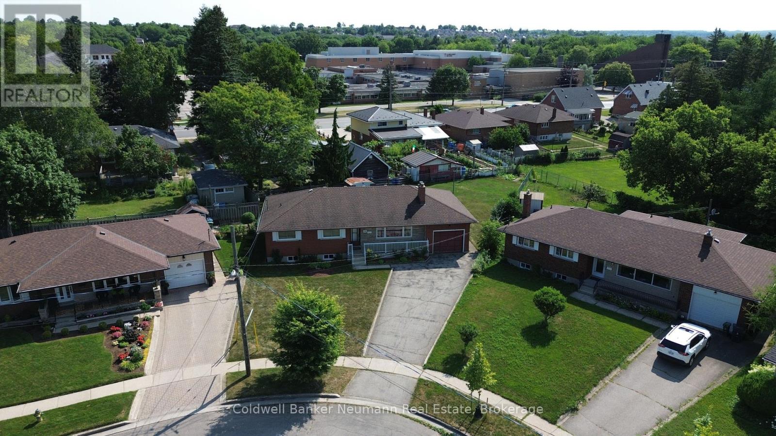 10 KARA LEE COURT - 44