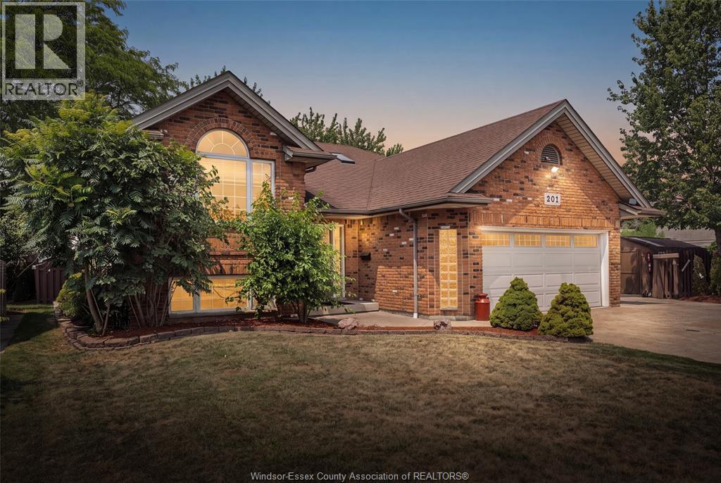 201 MAPLEWOOD DRIVE - 1