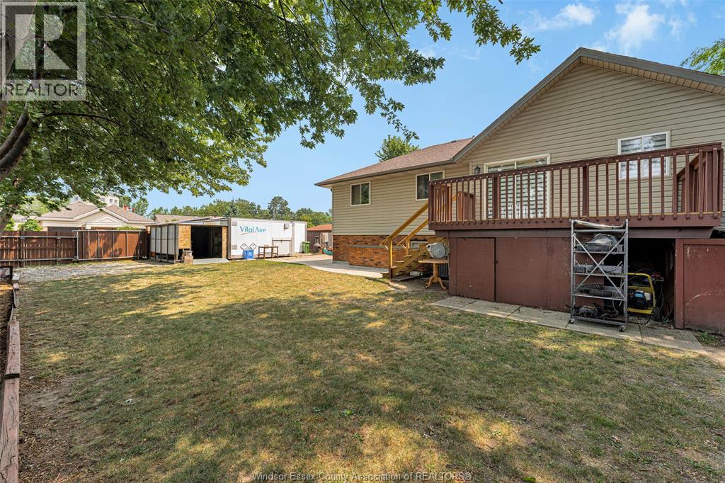 201 MAPLEWOOD DRIVE - 11