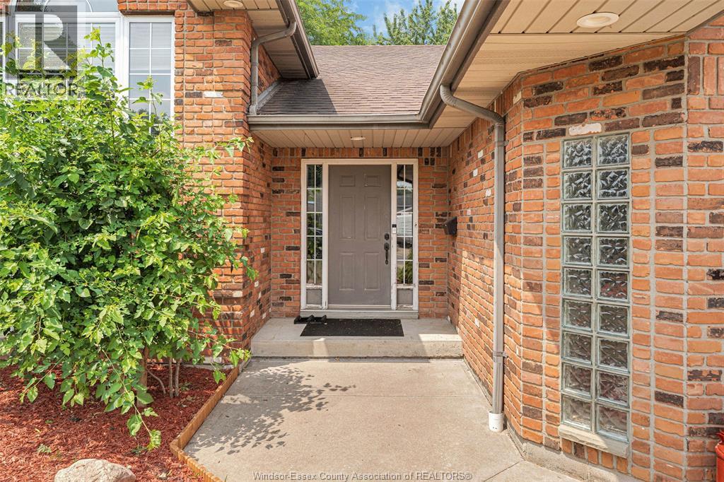 201 MAPLEWOOD DRIVE - 14