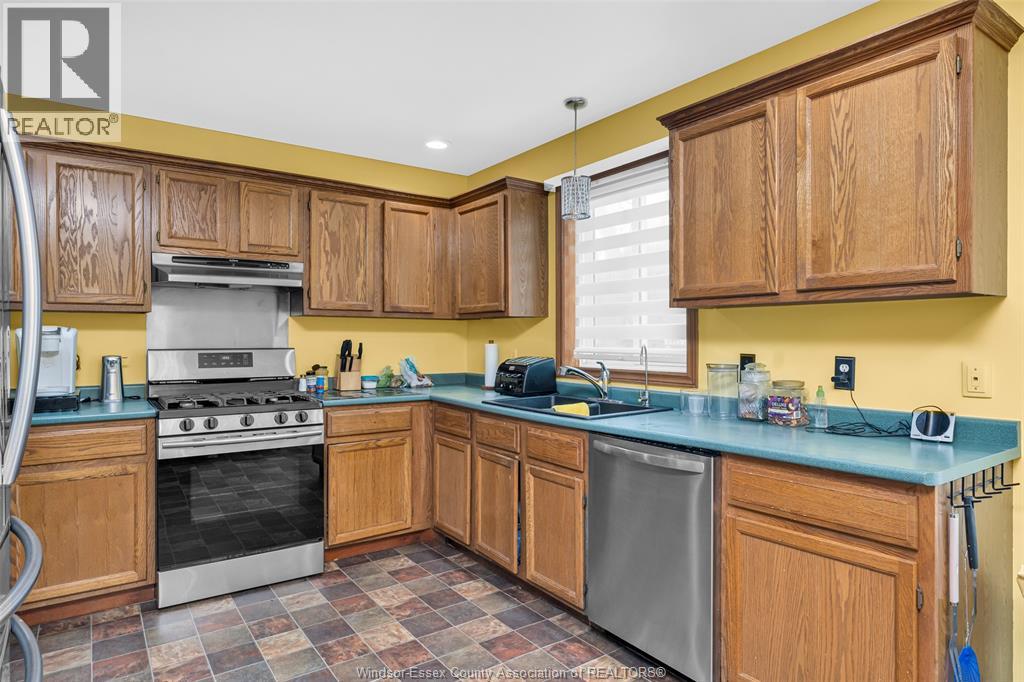 201 MAPLEWOOD DRIVE - 18