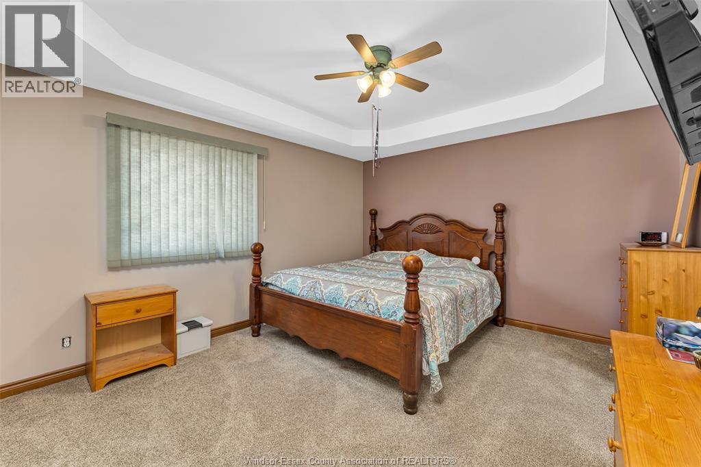 201 MAPLEWOOD DRIVE - 25