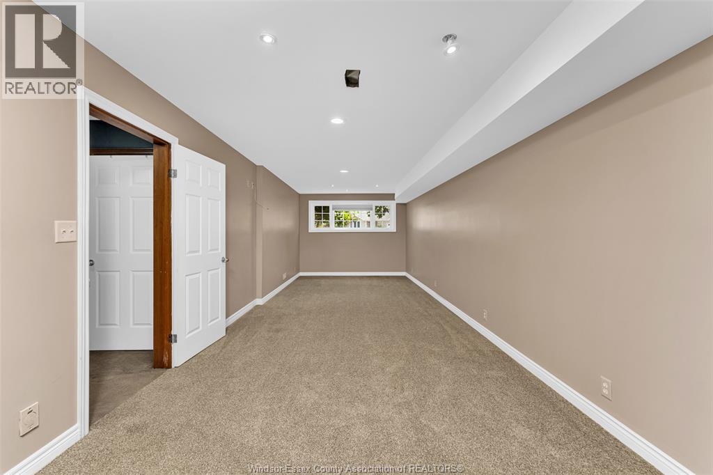 201 MAPLEWOOD DRIVE - 32