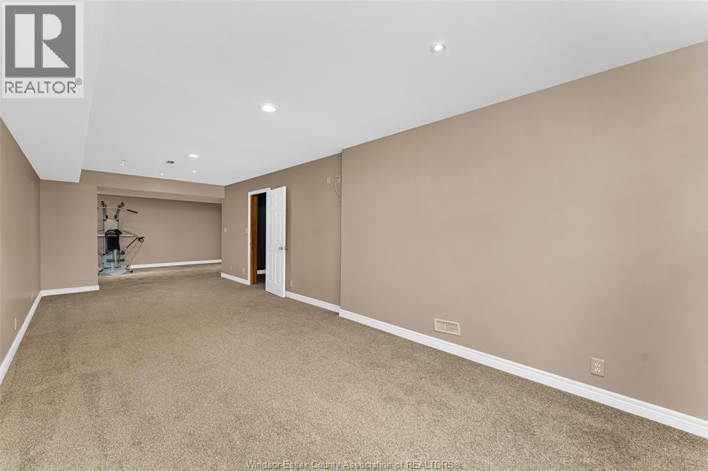 201 MAPLEWOOD DRIVE - 33