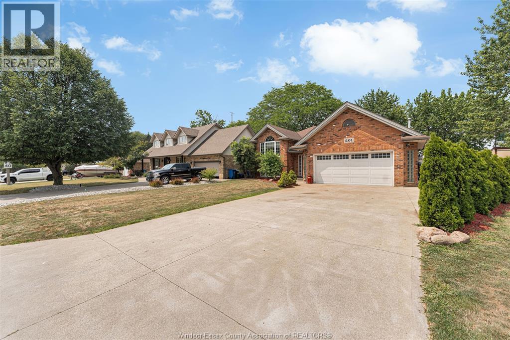 201 MAPLEWOOD DRIVE - 4