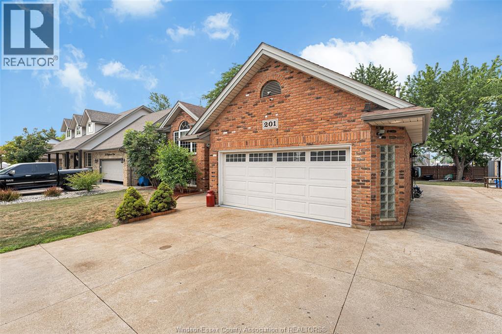 201 MAPLEWOOD DRIVE - 5