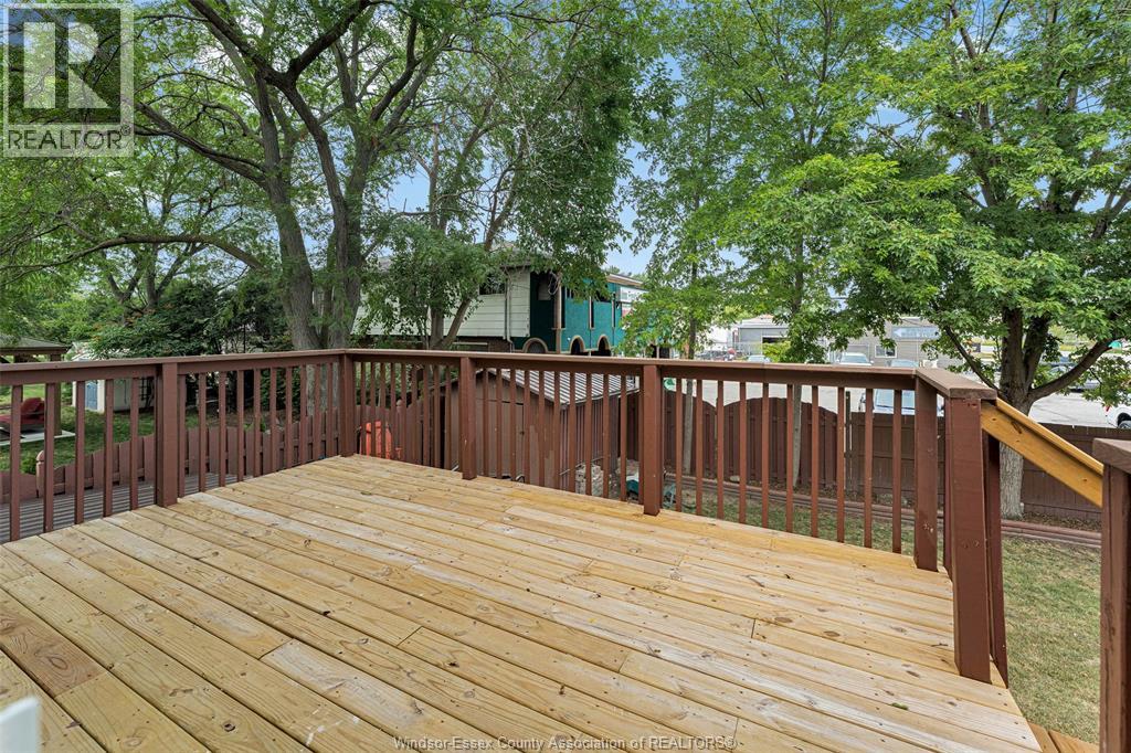 201 MAPLEWOOD DRIVE - 8