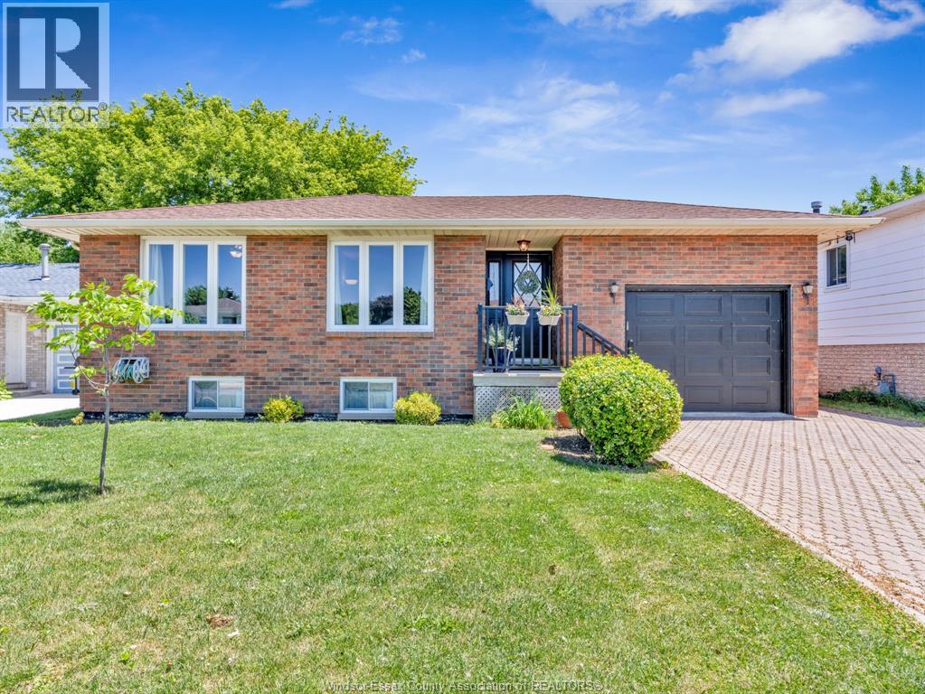 24 CAMELOT AVENUE - 1