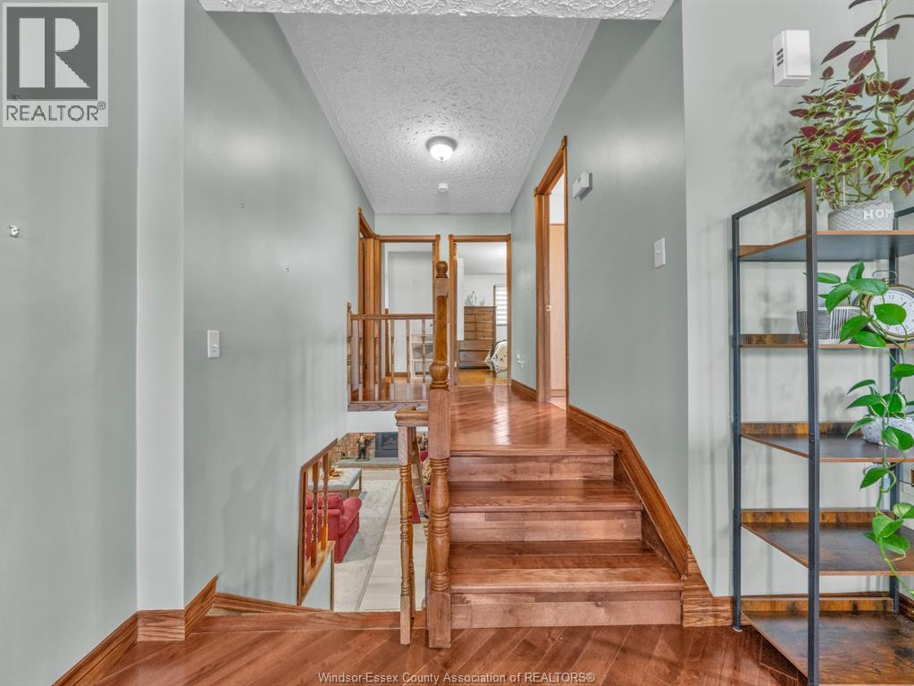 24 CAMELOT AVENUE - 16