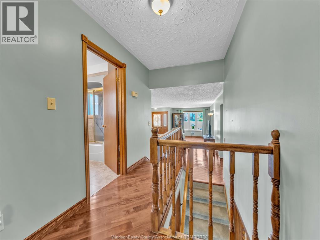 24 CAMELOT AVENUE - 17