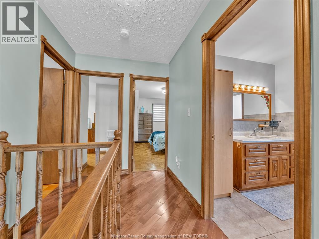 24 CAMELOT AVENUE - 18