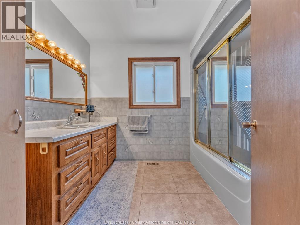 24 CAMELOT AVENUE - 19