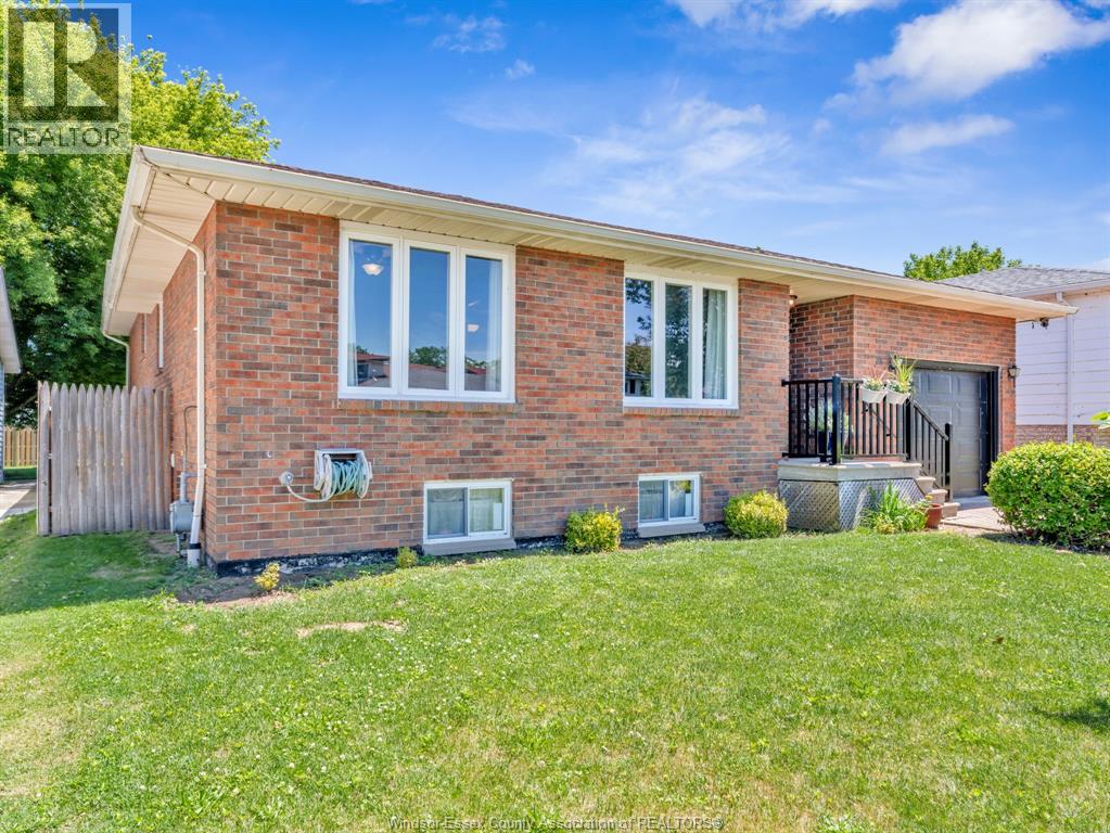 24 CAMELOT AVENUE - 2