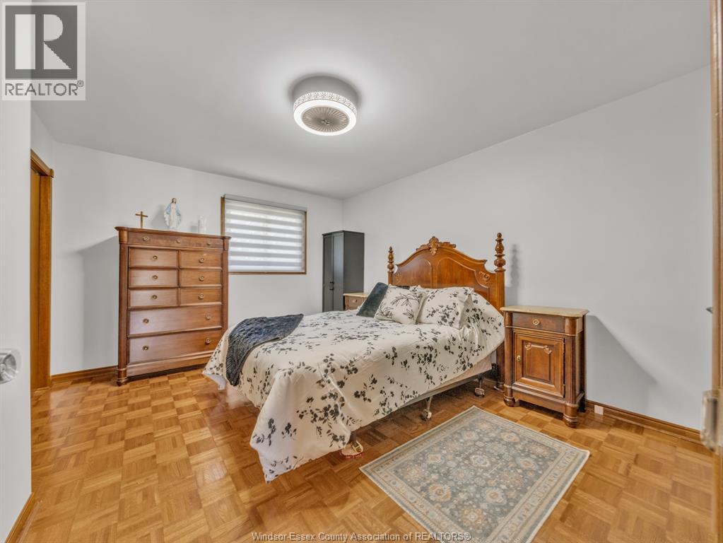 24 CAMELOT AVENUE - 21