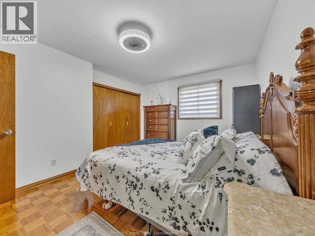 24 CAMELOT AVENUE - 22