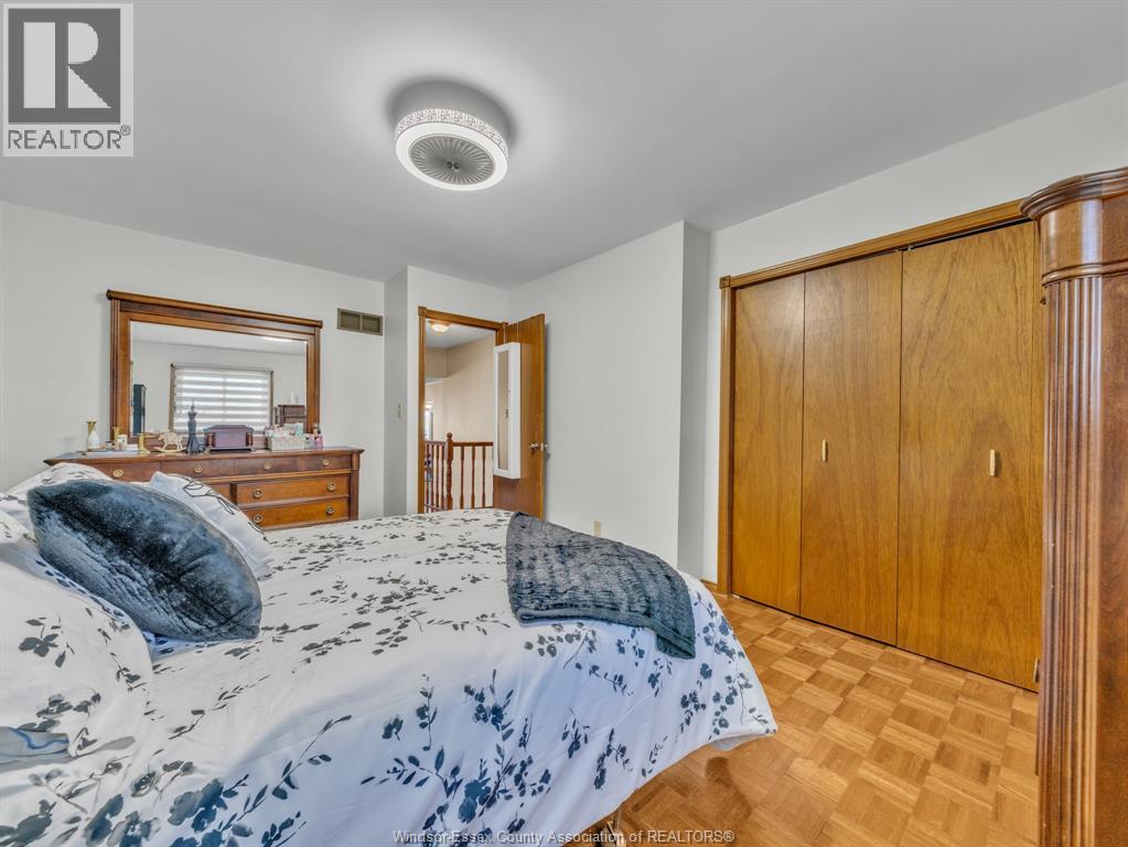 24 CAMELOT AVENUE - 23